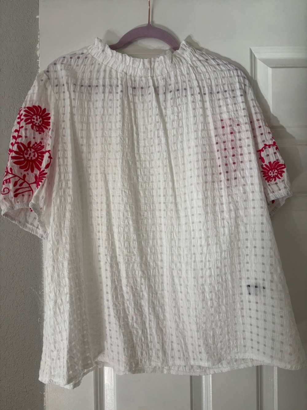 SHEIN White Short-Sleeve Gauze Top with Red Embroidered Sleeves